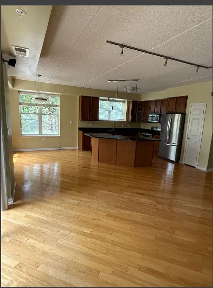 77 N Quentin Road 202 IL