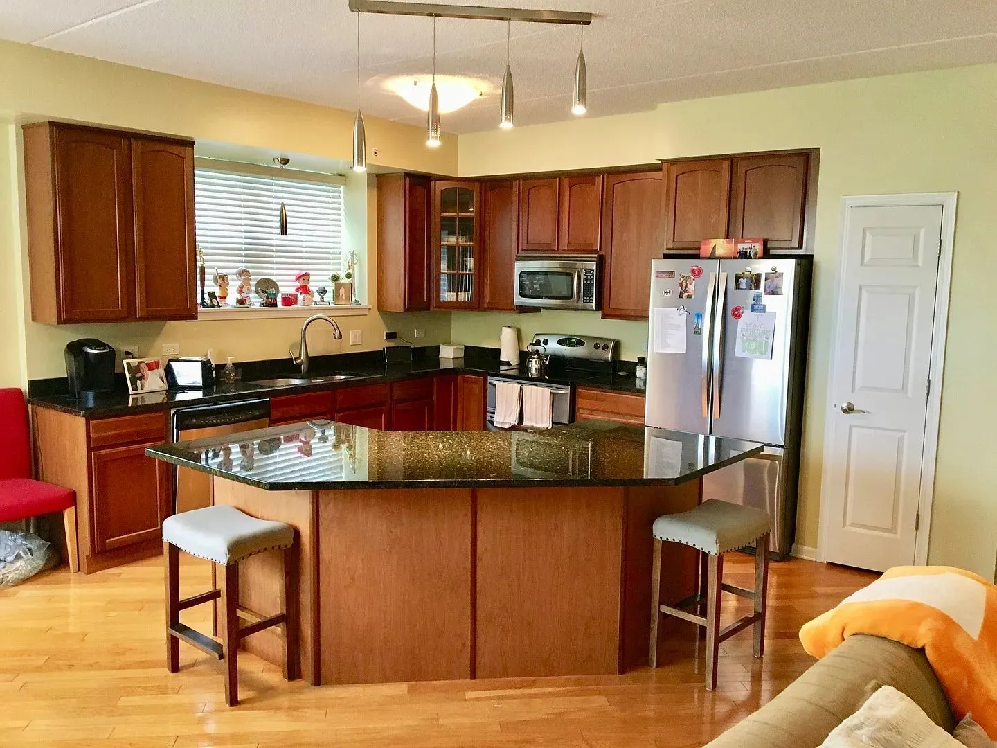 77 N Quentin Road 202 IL