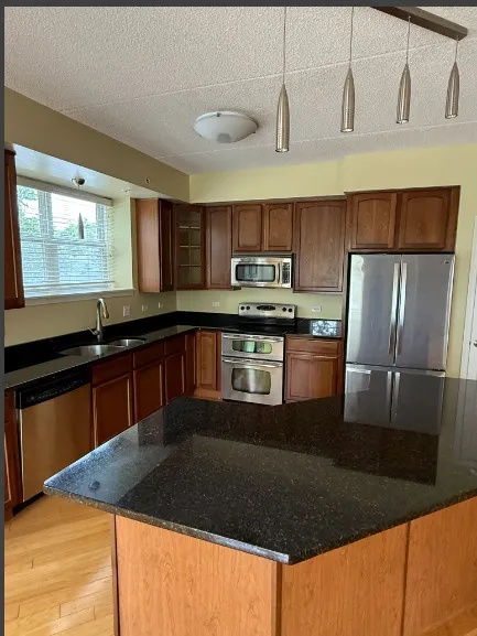 77 N Quentin Road 202 IL