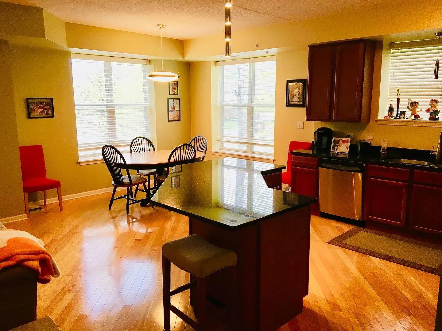 77 N Quentin Road 202 IL