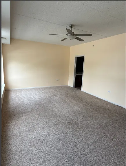 77 N Quentin Road 202 IL