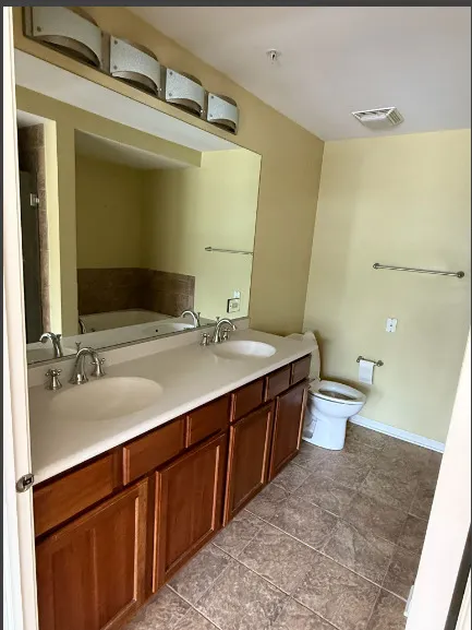 77 N Quentin Road 202 IL