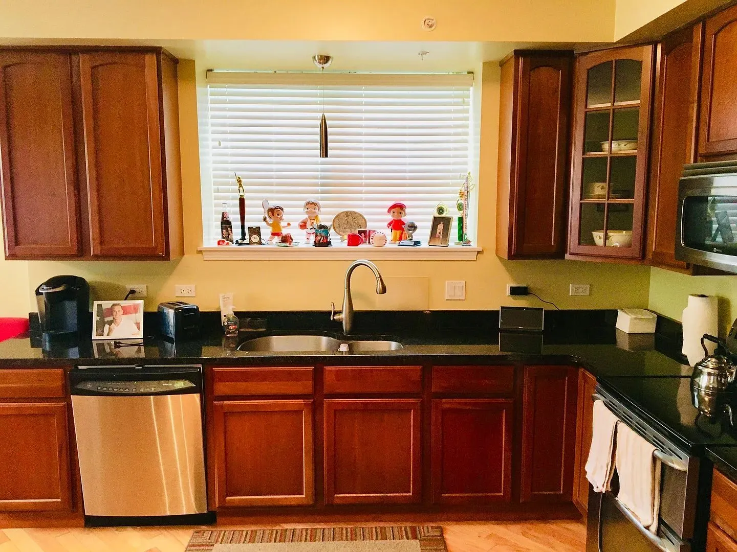 77 N Quentin Road 202 IL
