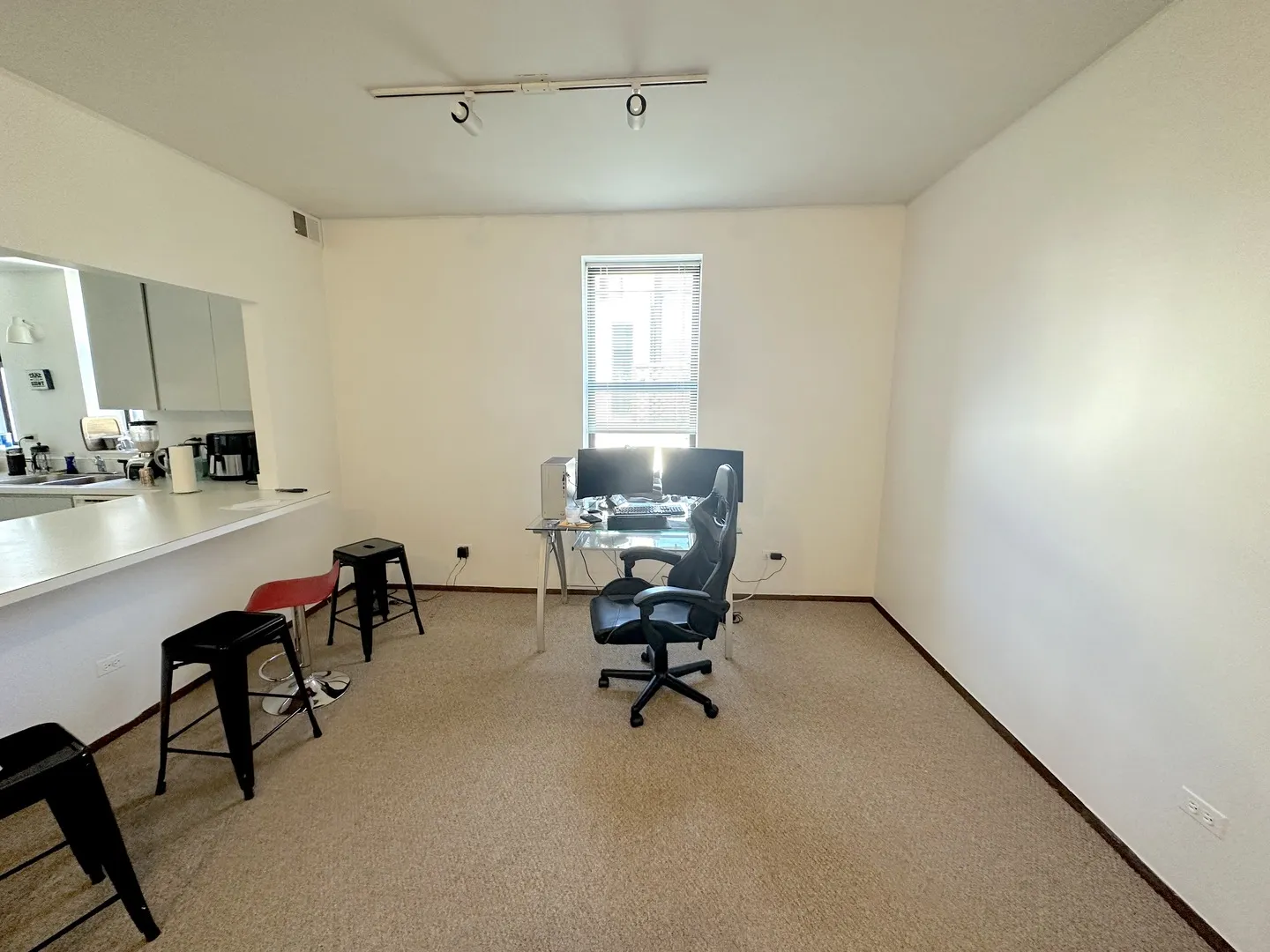 856 N May Street 2R IL