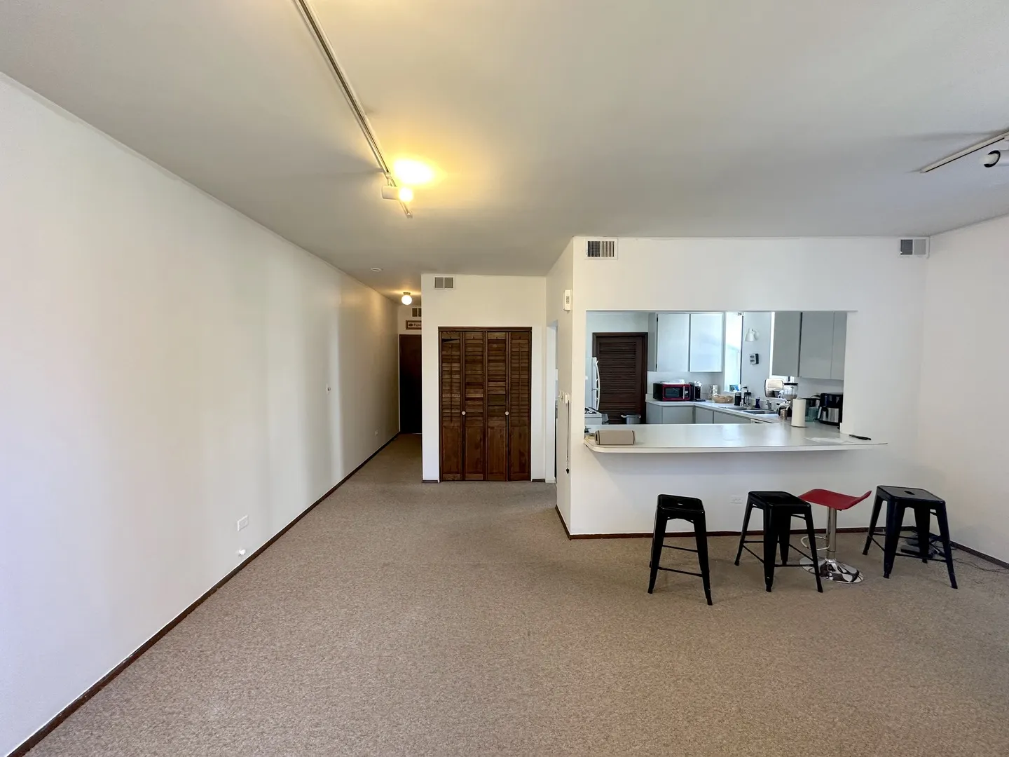 856 N May Street 2R IL