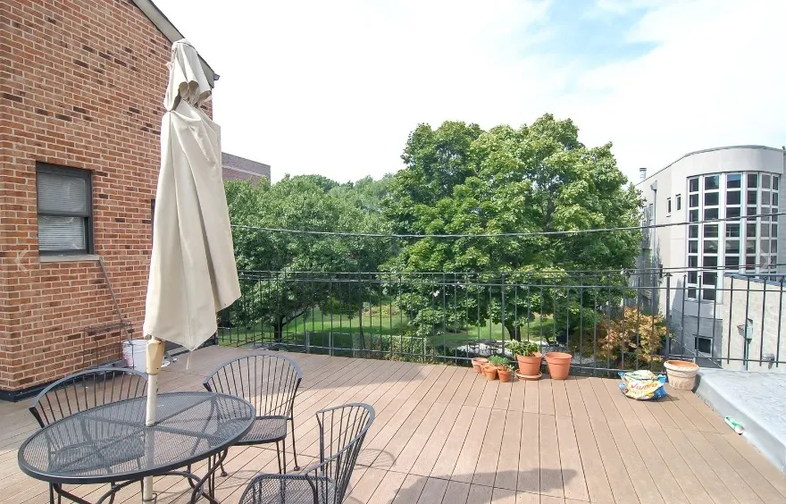 856 N May Street 2R IL