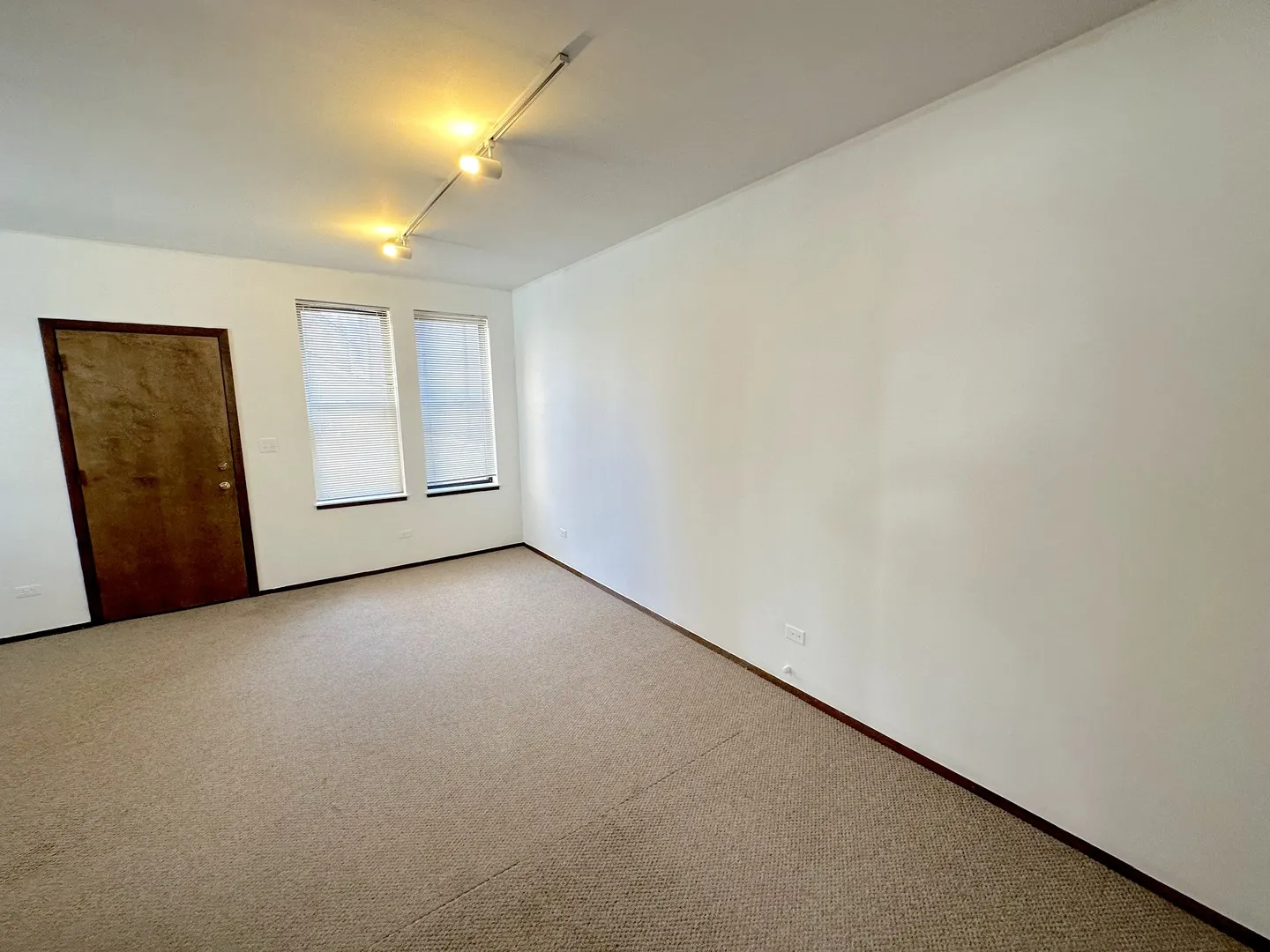 856 N May Street 2R IL