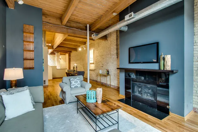 1140 W Cornelia Avenue C IL