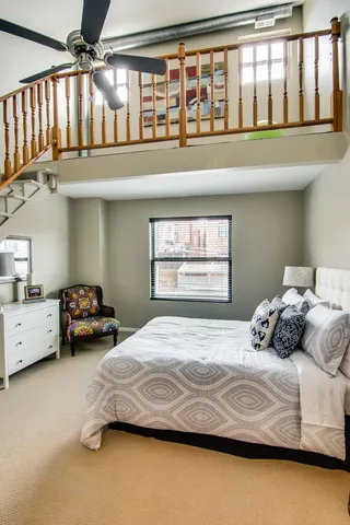 1140 W Cornelia Avenue C IL