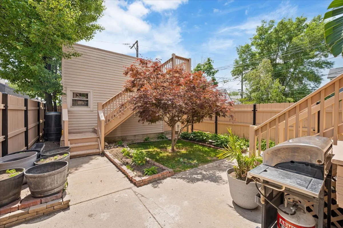 2415 W Belle Plaine Avenue IL