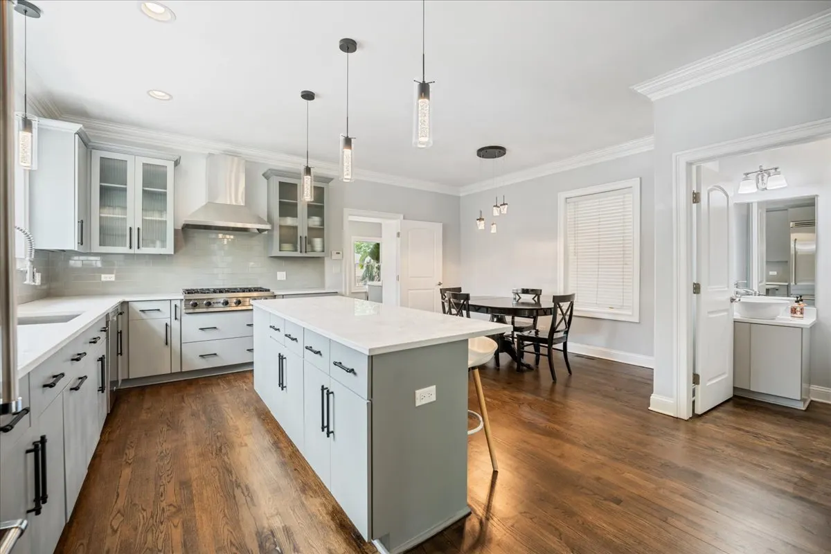 2415 W Belle Plaine Avenue IL