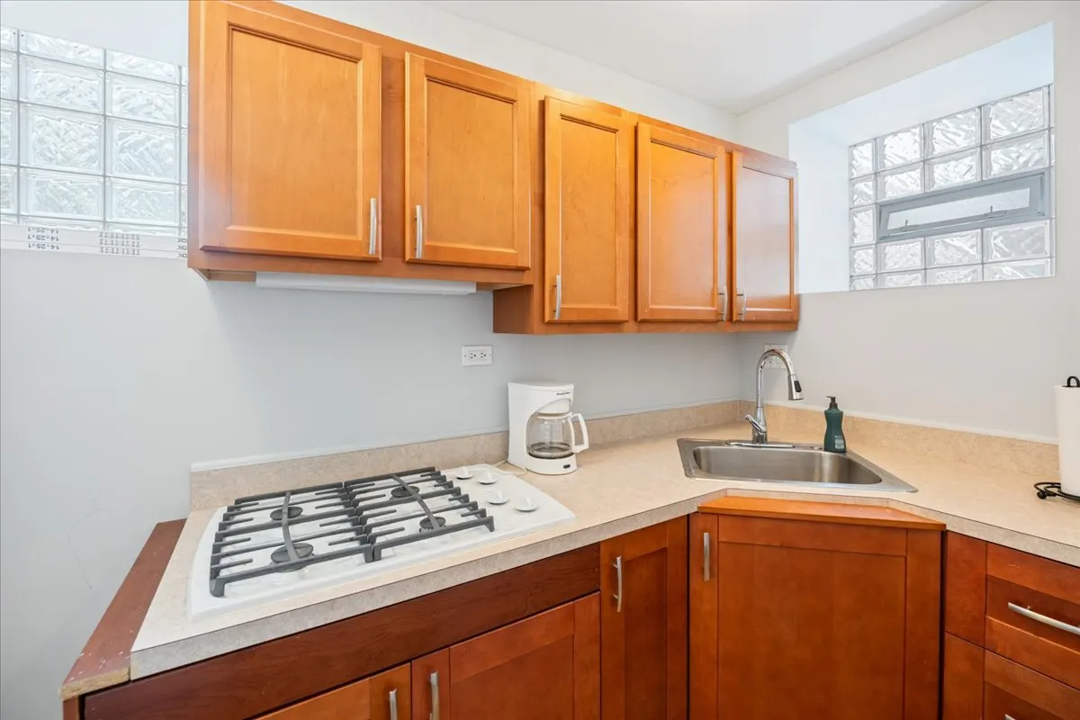 2415 W Belle Plaine Avenue IL