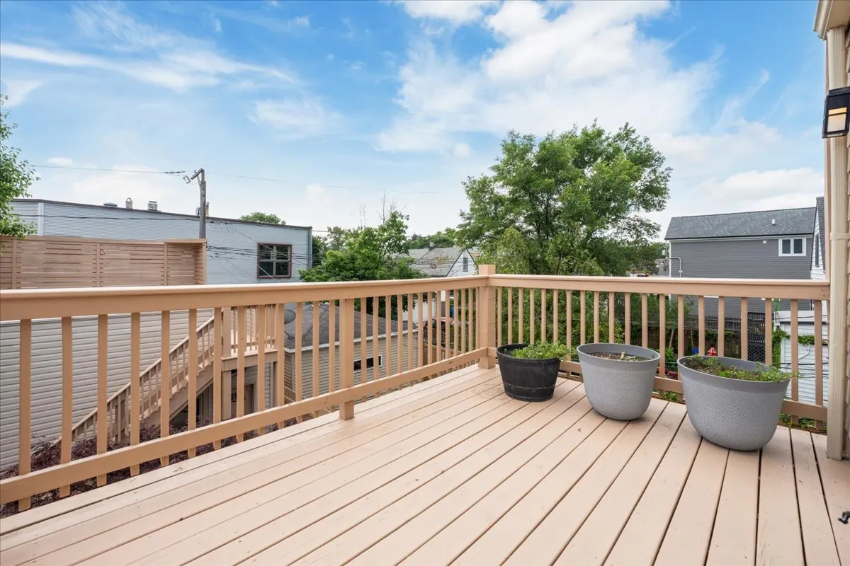 2415 W Belle Plaine Avenue IL