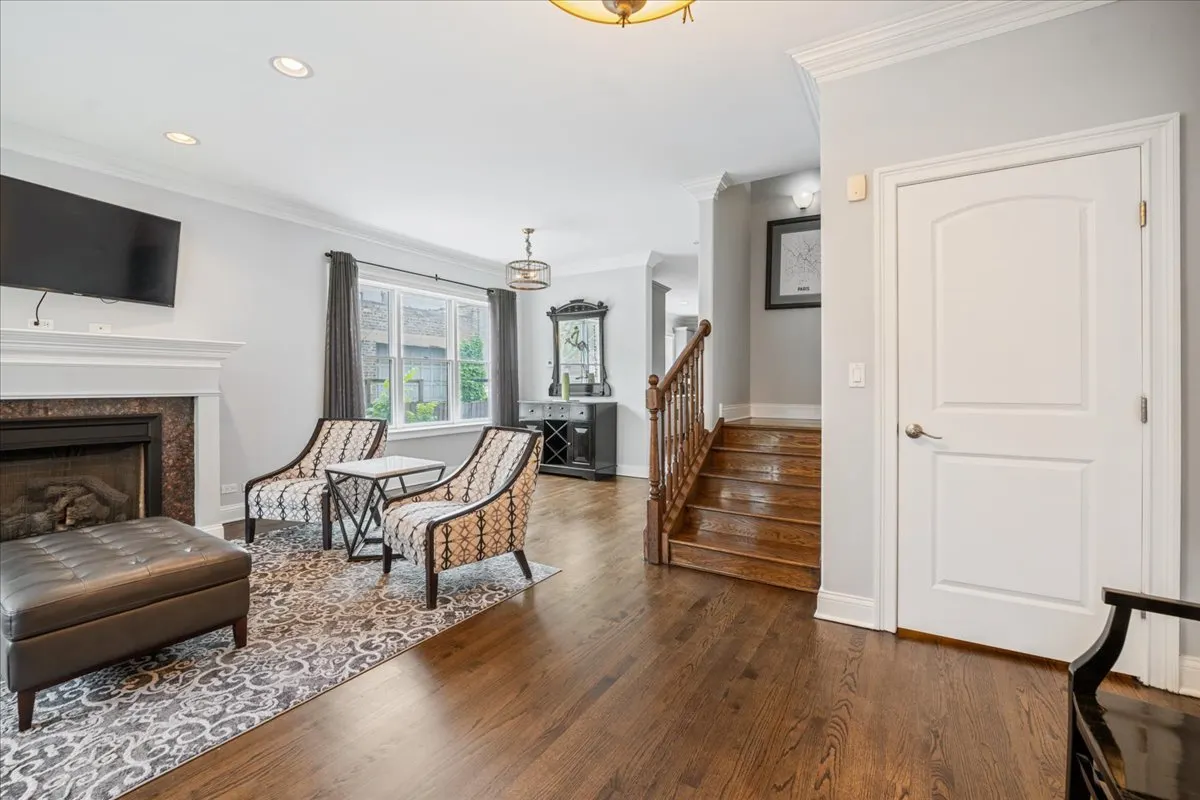2415 W Belle Plaine Avenue IL
