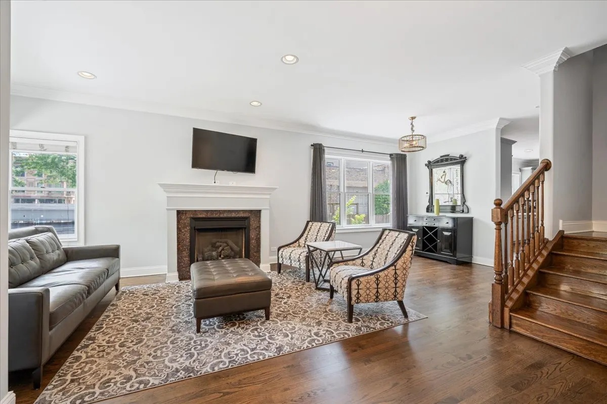 2415 W Belle Plaine Avenue IL