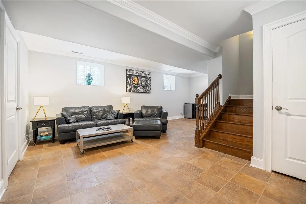 2415 W Belle Plaine Avenue IL
