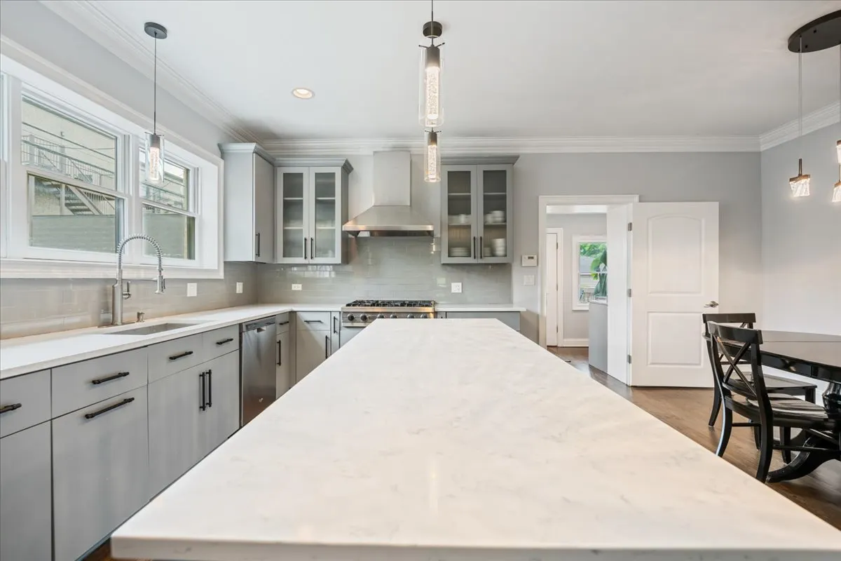 2415 W Belle Plaine Avenue IL