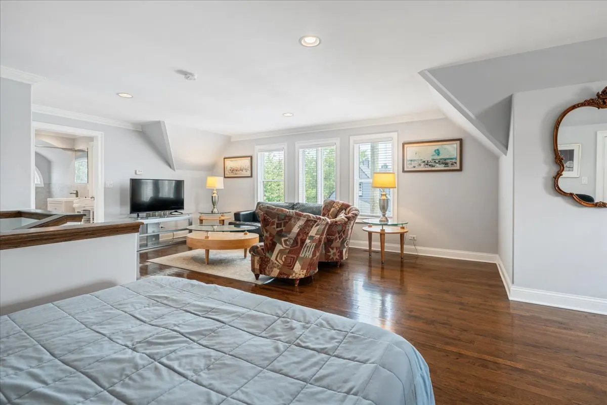 2415 W Belle Plaine Avenue IL