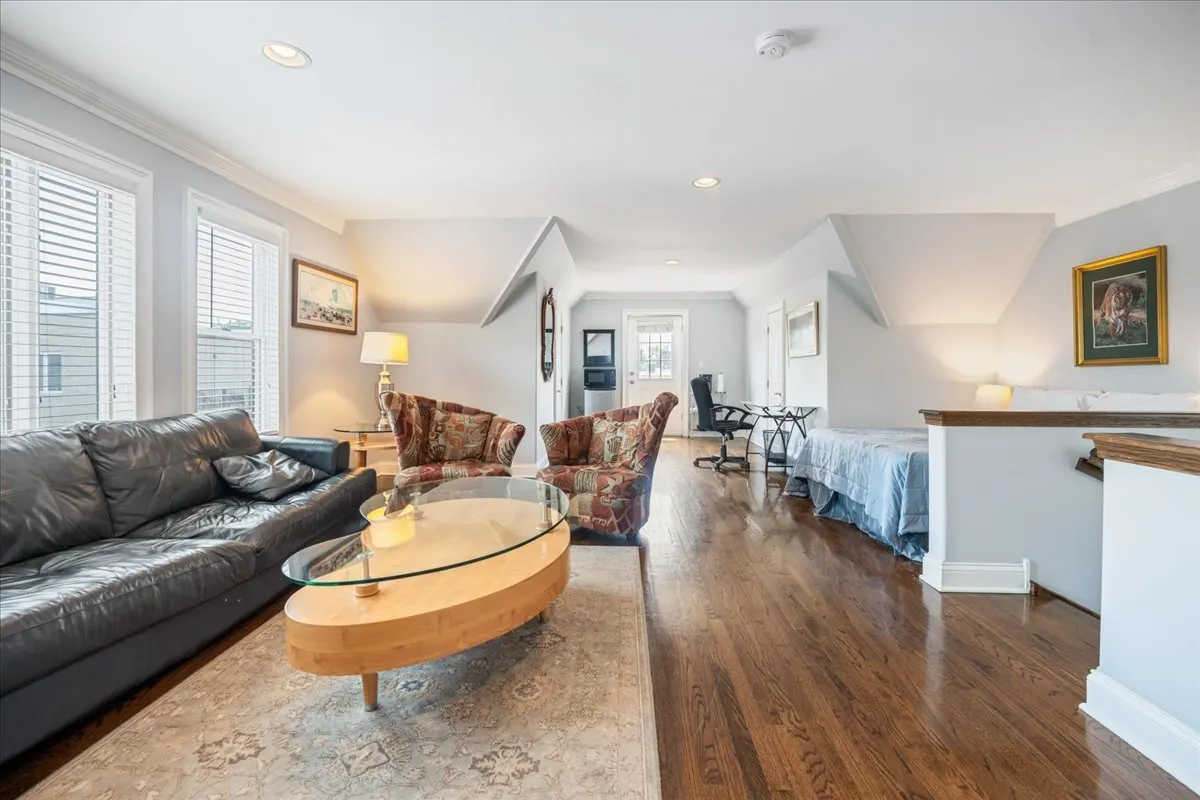 2415 W Belle Plaine Avenue IL