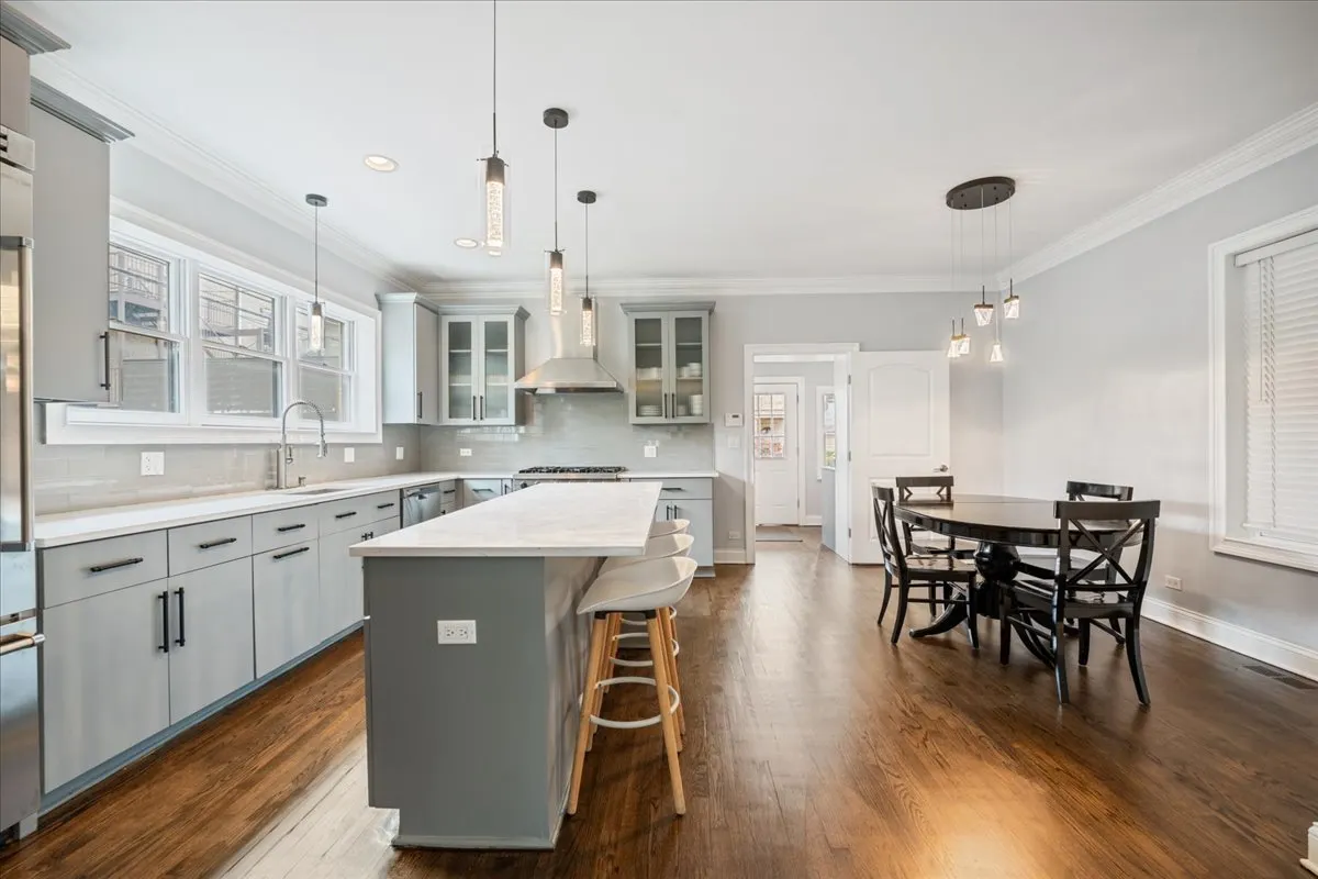 2415 W Belle Plaine Avenue IL