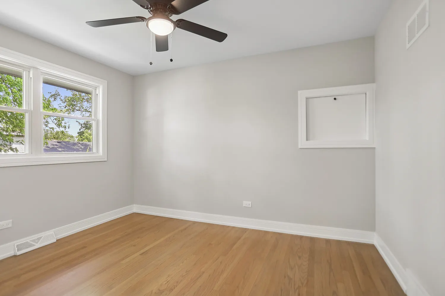 232 S Walnut Street IL