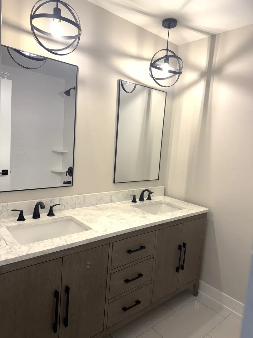 232 S Walnut Street IL