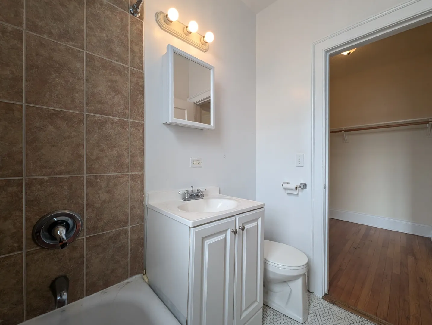 2737 N Spaulding Avenue 209 IL