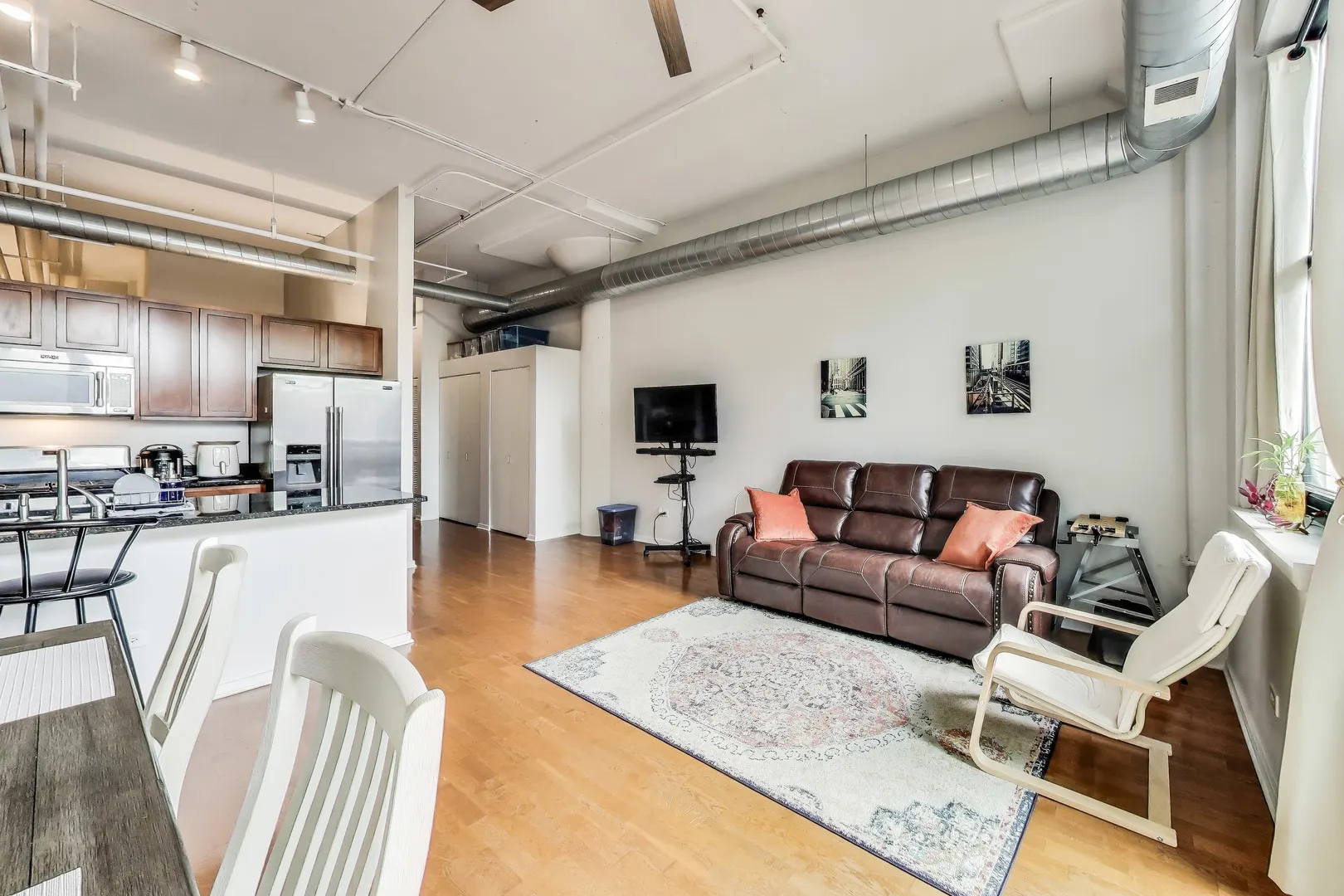 2323 W Pershing Road 124 IL
