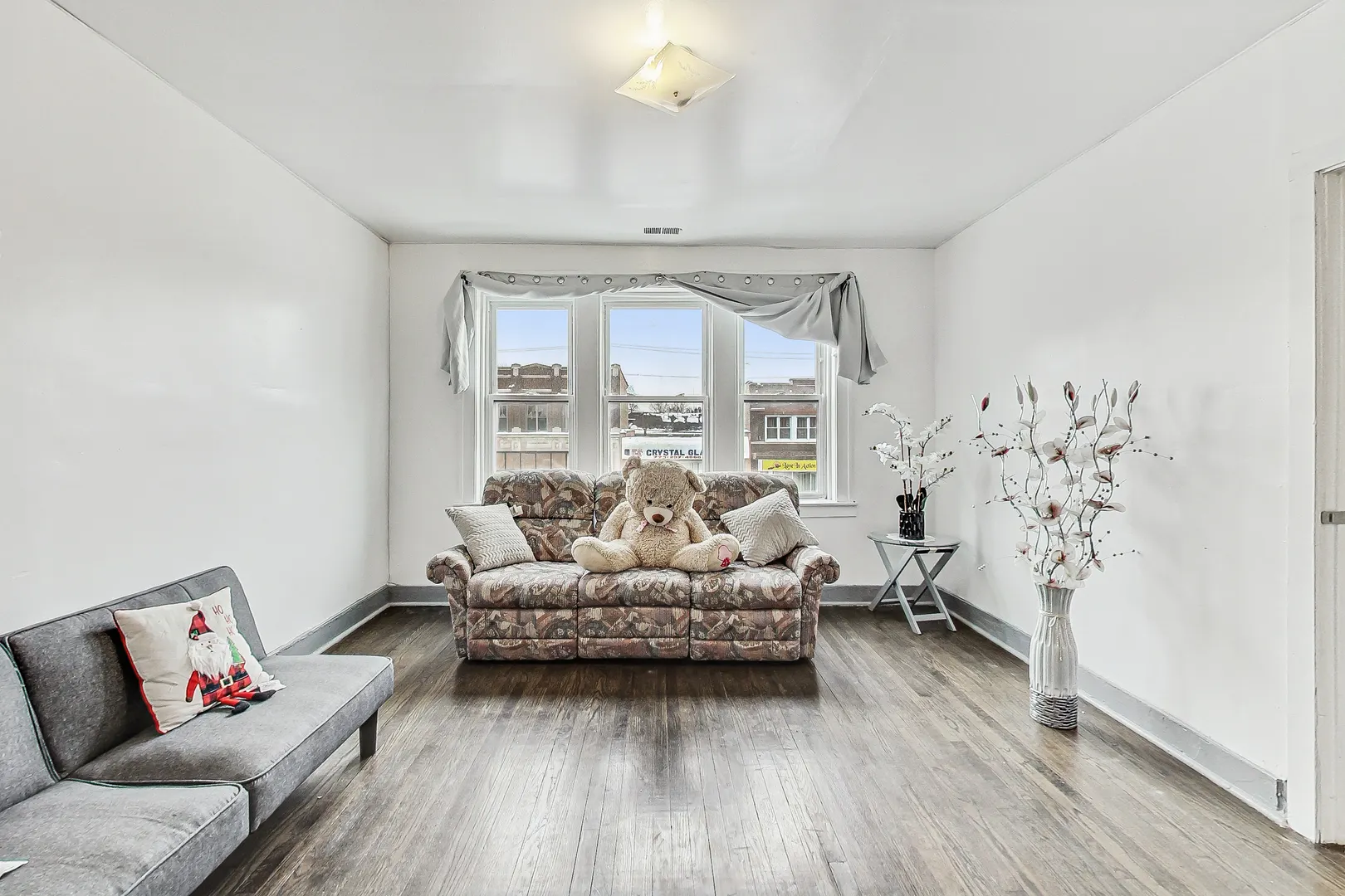 5748 W North Avenue IL