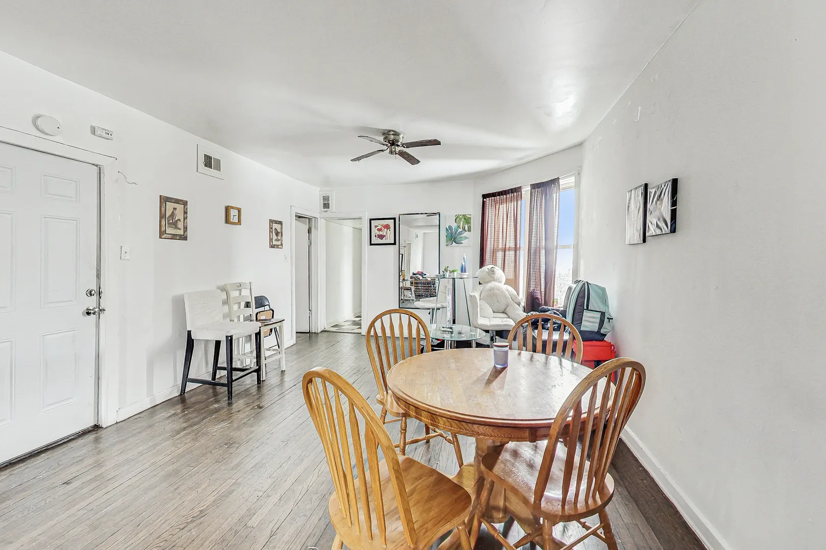 5748 W North Avenue IL