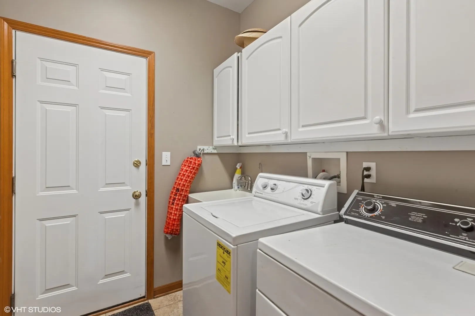 1724 Waverly Circle IL