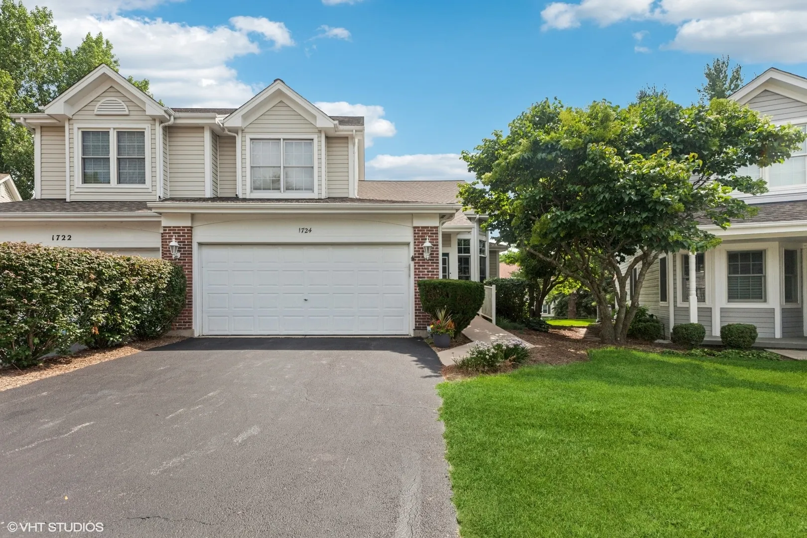 1724 Waverly Circle IL