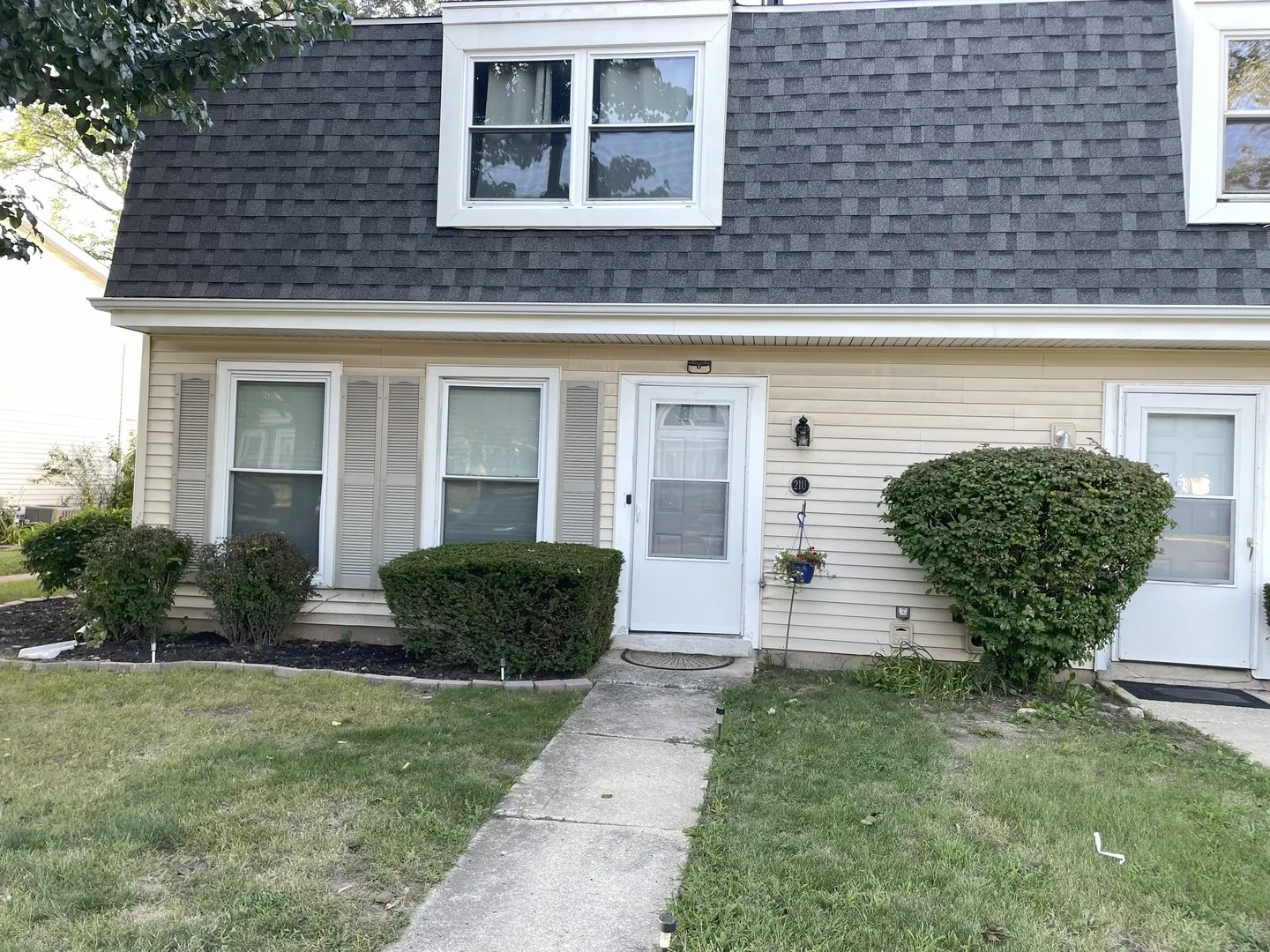 21 Fernwood Drive 21U IL
