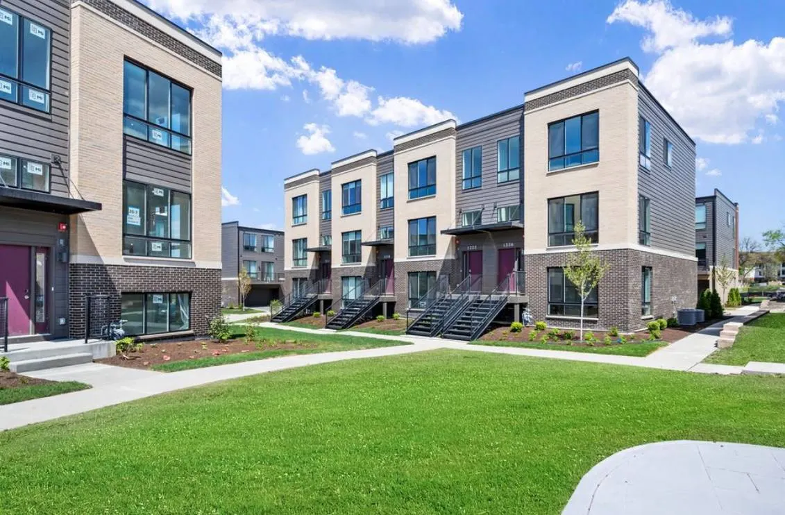 1300 Catalina Court IL