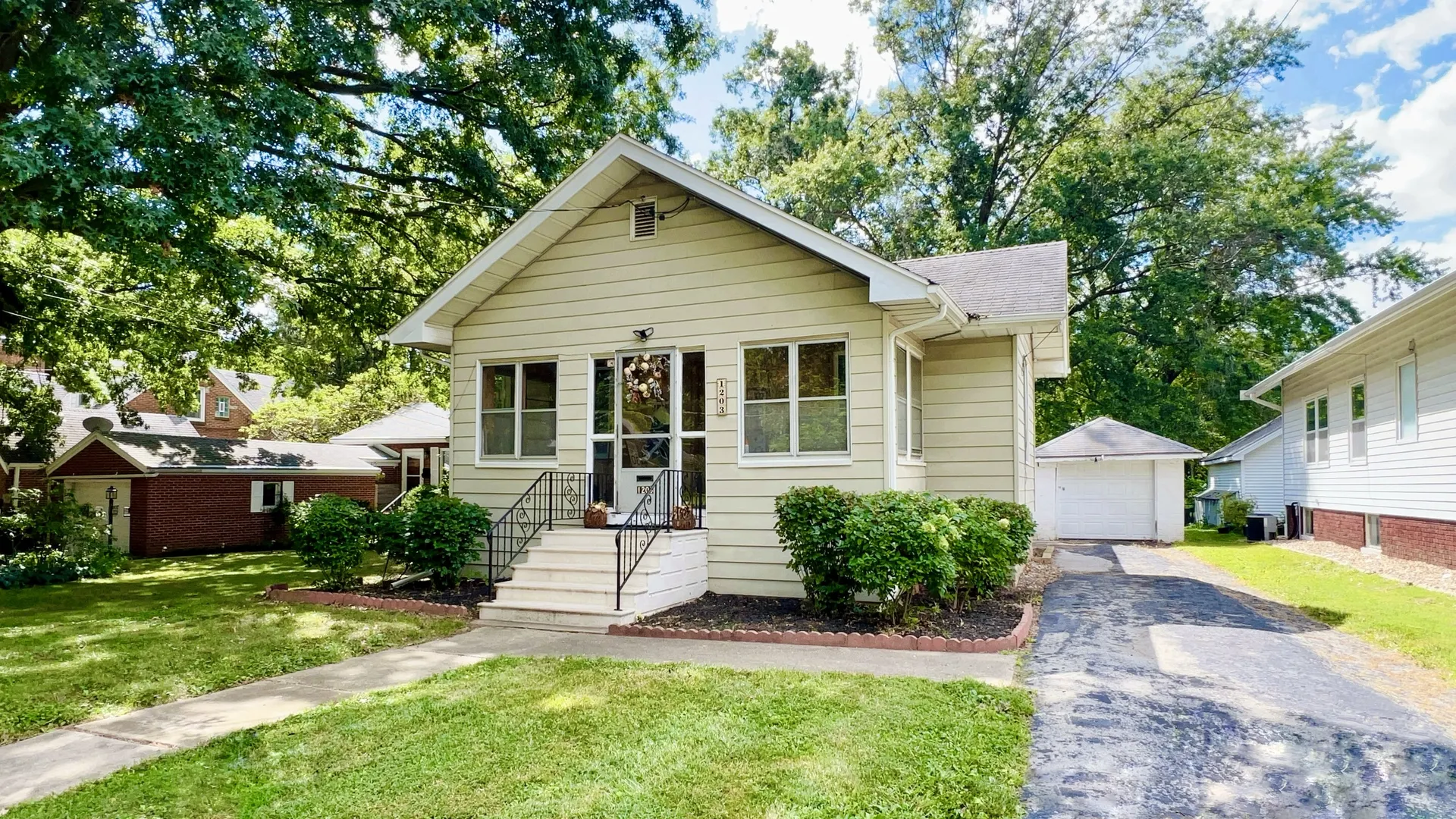 1203 S Linden Street IL