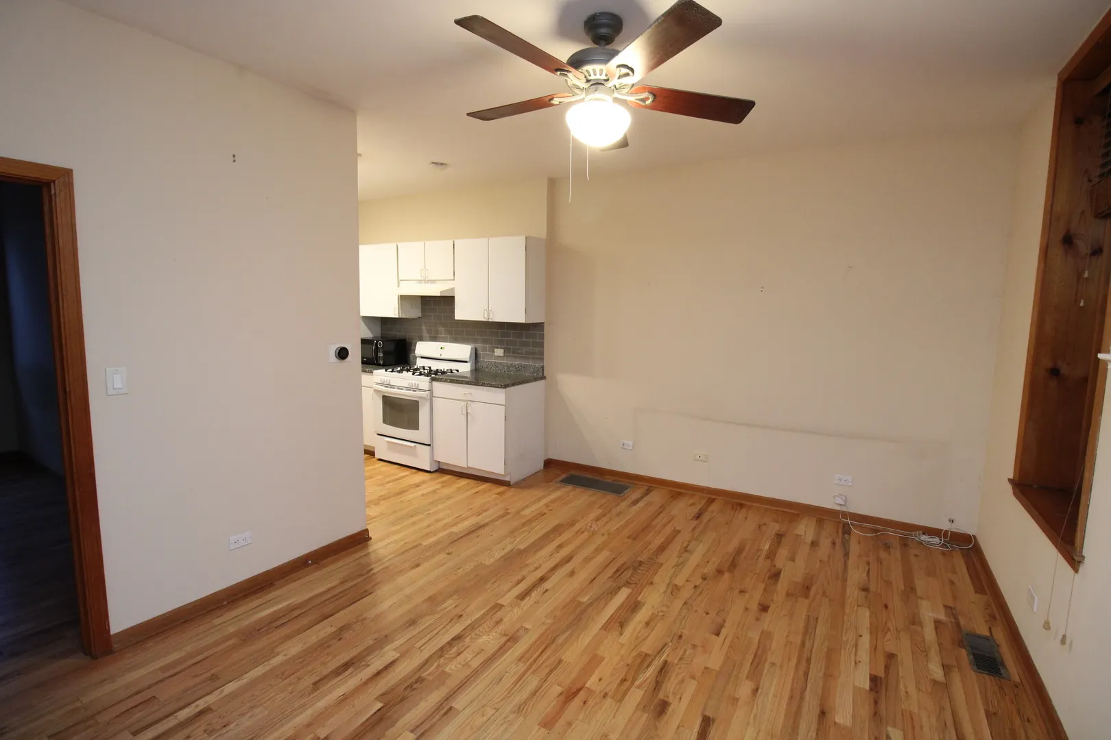 1852 W Thomas Street CH1 IL