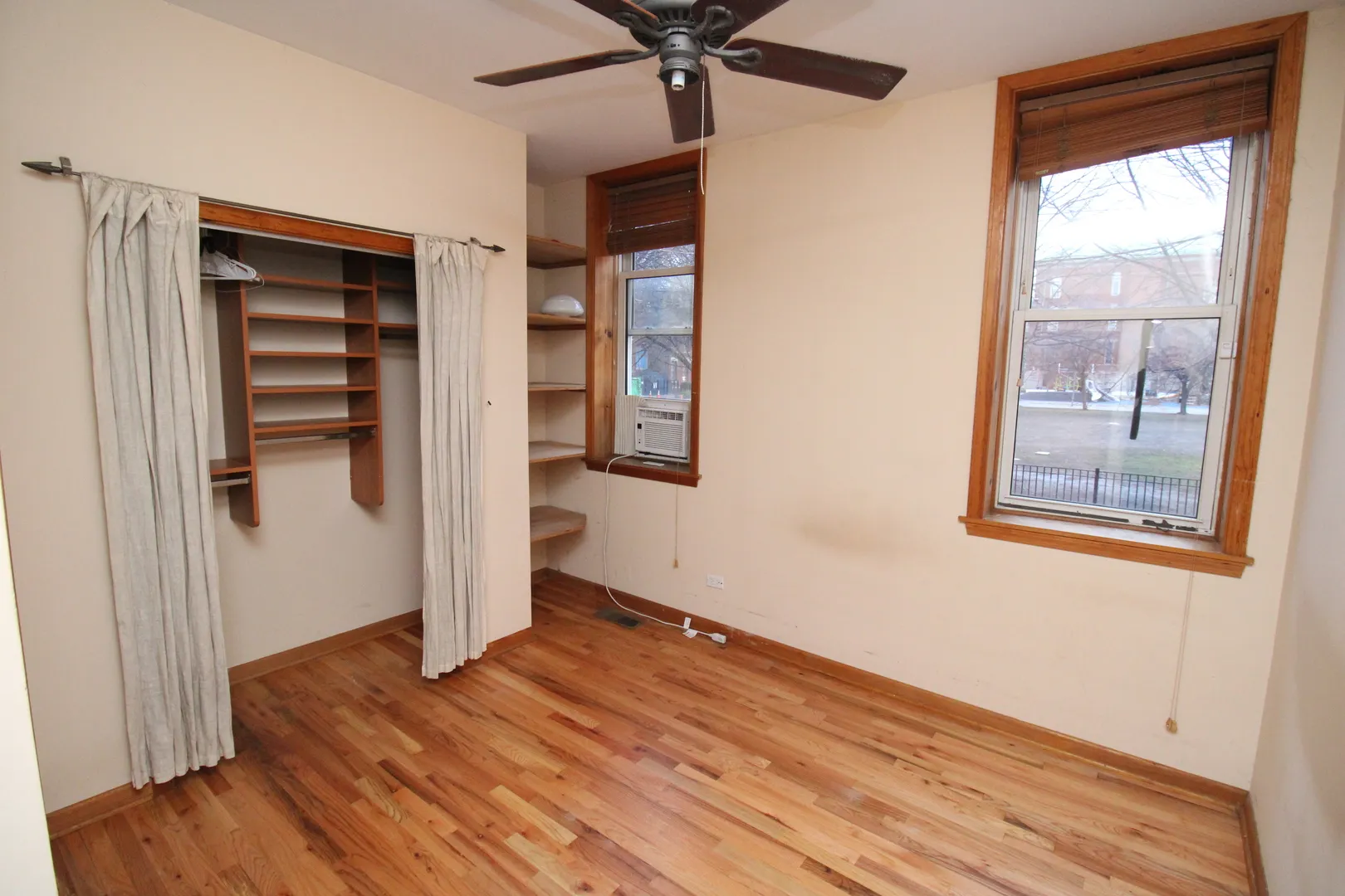 1852 W Thomas Street CH1 IL
