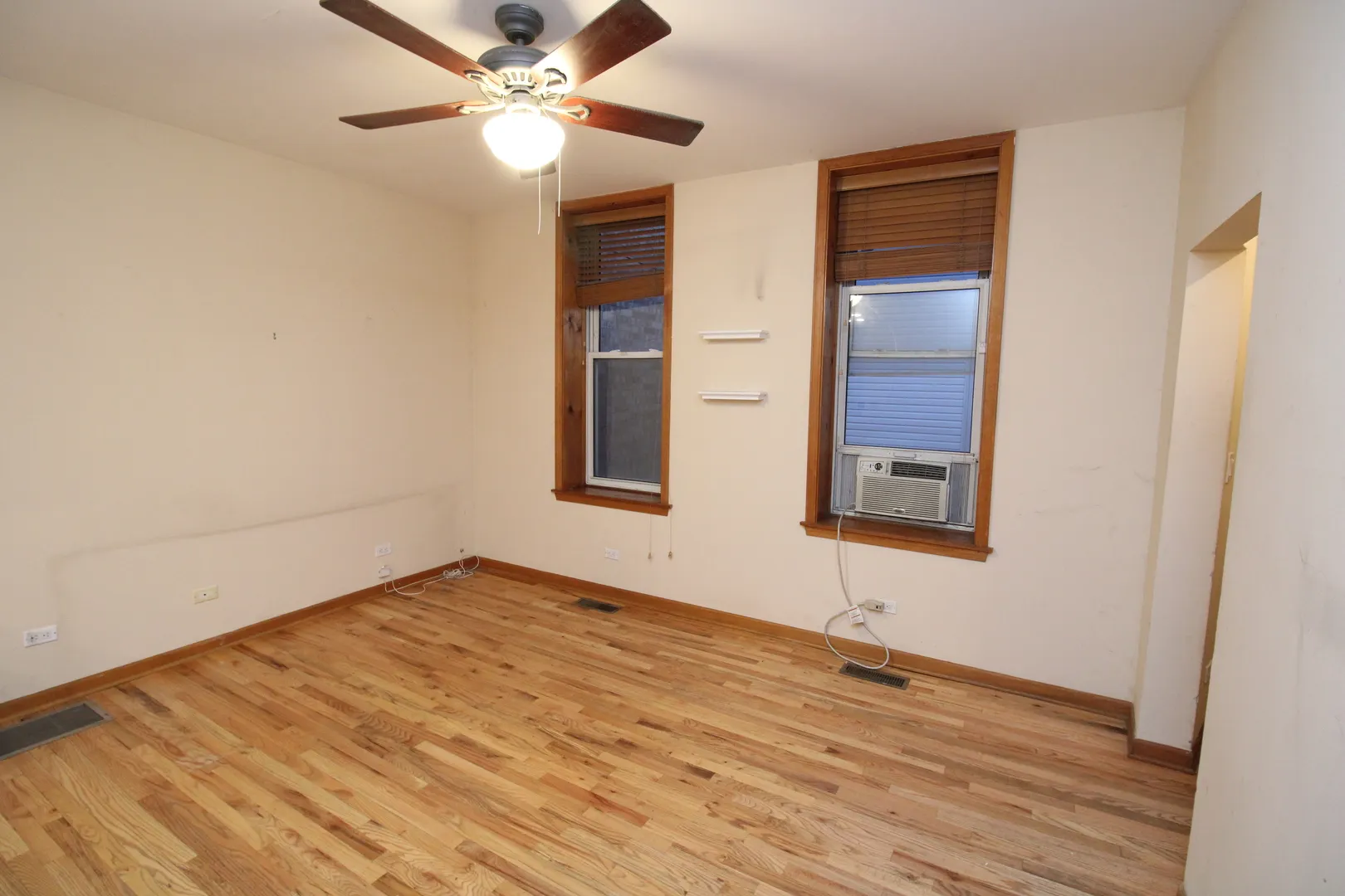 1852 W Thomas Street CH1 IL