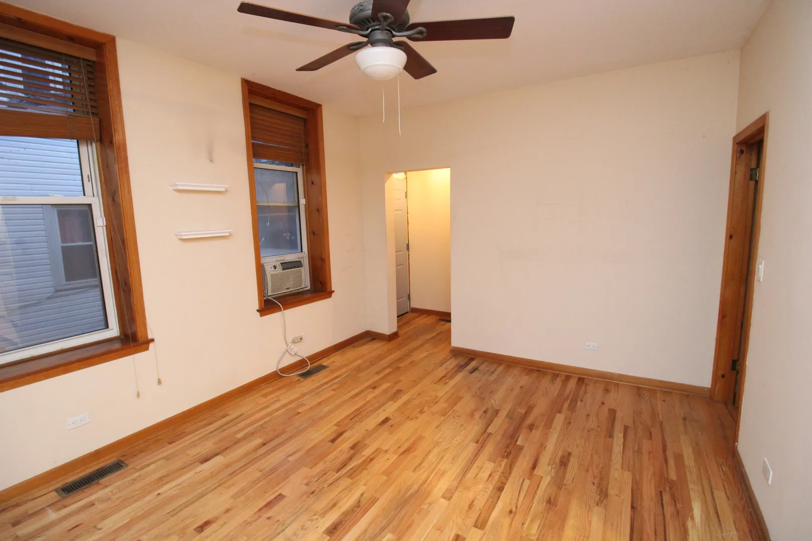 1852 W Thomas Street CH1 IL