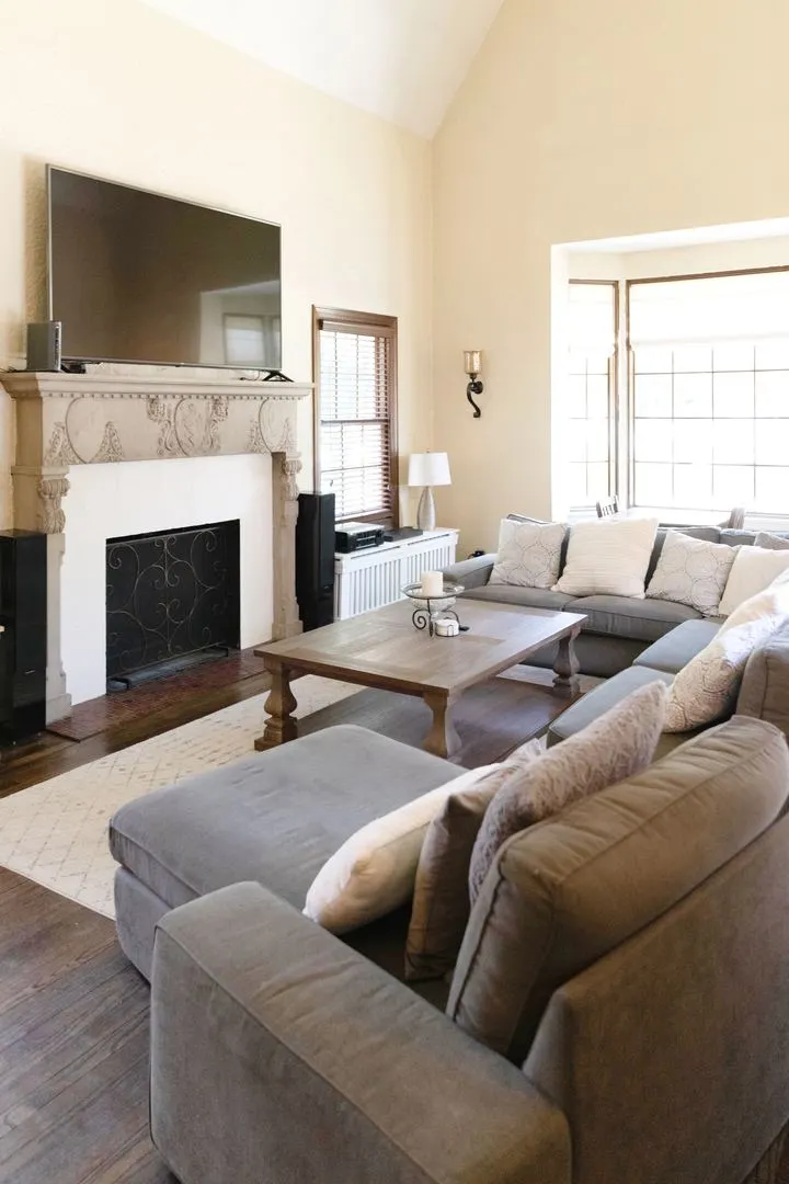 323 W Crystal Lake Avenue IL