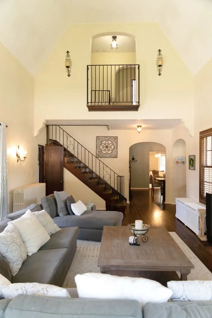 323 W Crystal Lake Avenue IL