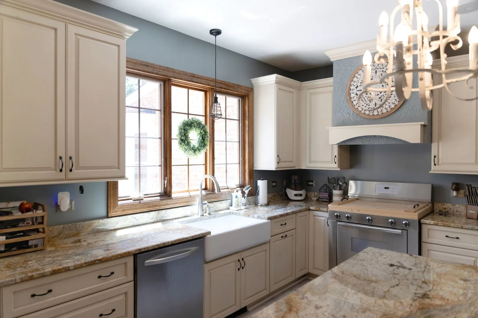 323 W Crystal Lake Avenue IL
