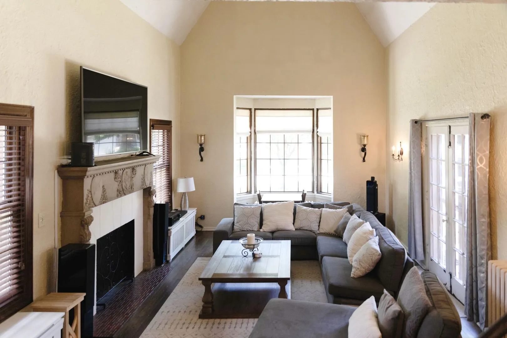 323 W Crystal Lake Avenue IL