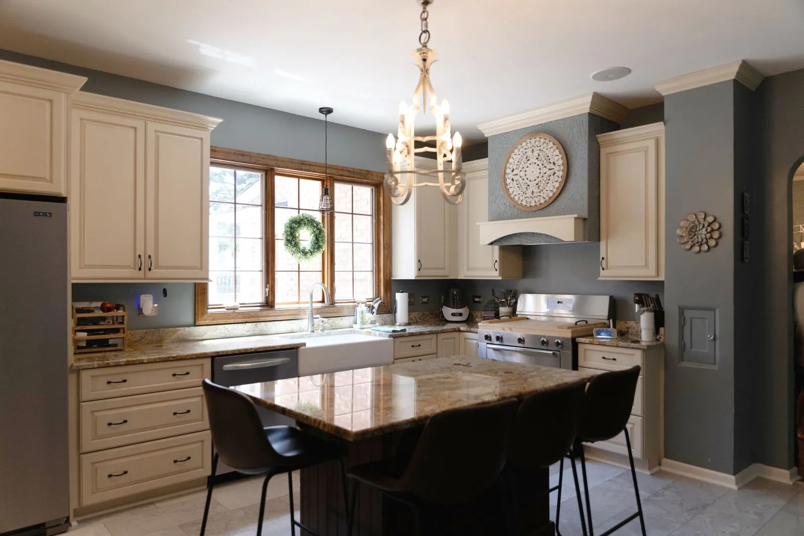 323 W Crystal Lake Avenue IL