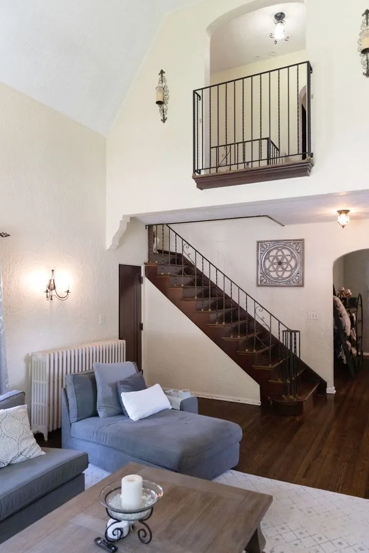 323 W Crystal Lake Avenue IL