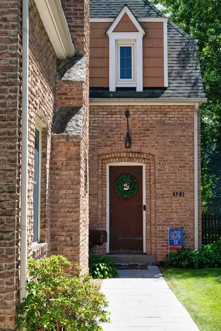 323 W Crystal Lake Avenue IL