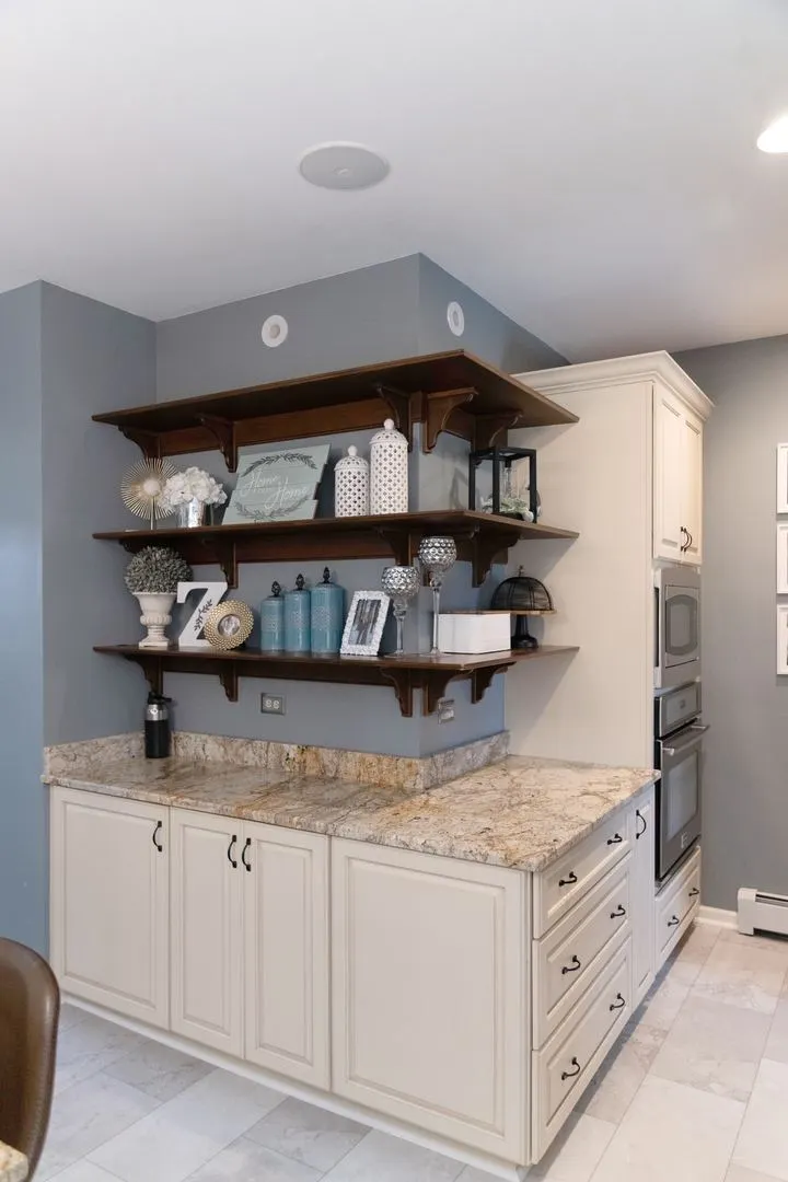 323 W Crystal Lake Avenue IL