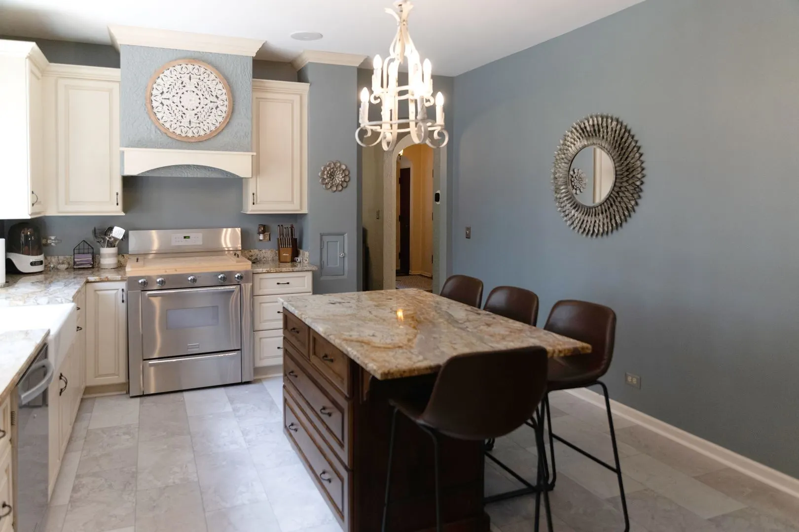 323 W Crystal Lake Avenue IL