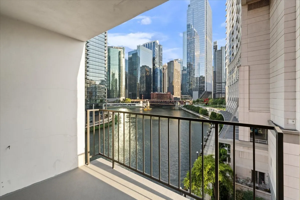 345 N Canal Street 608 IL