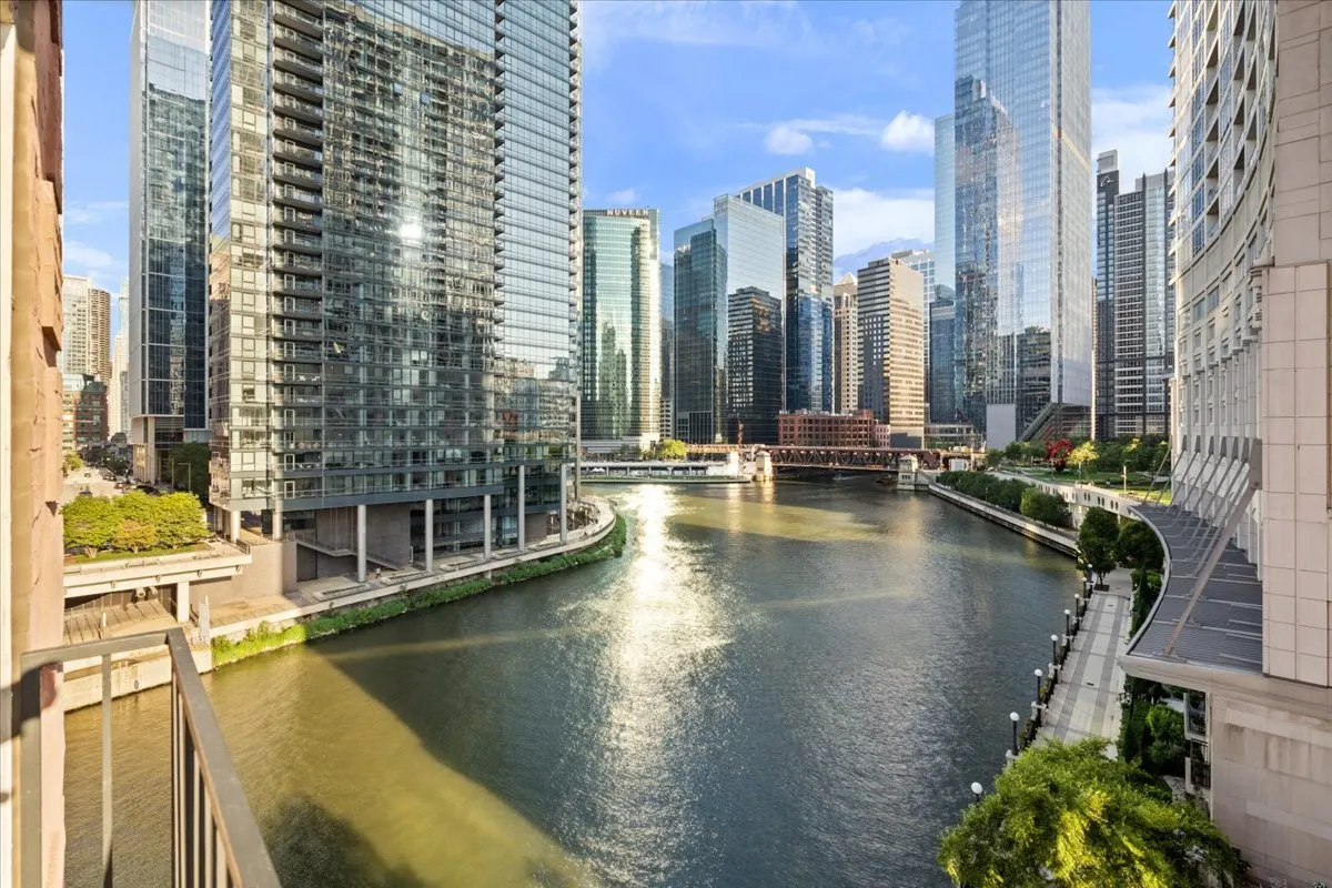 345 N Canal Street 608 IL